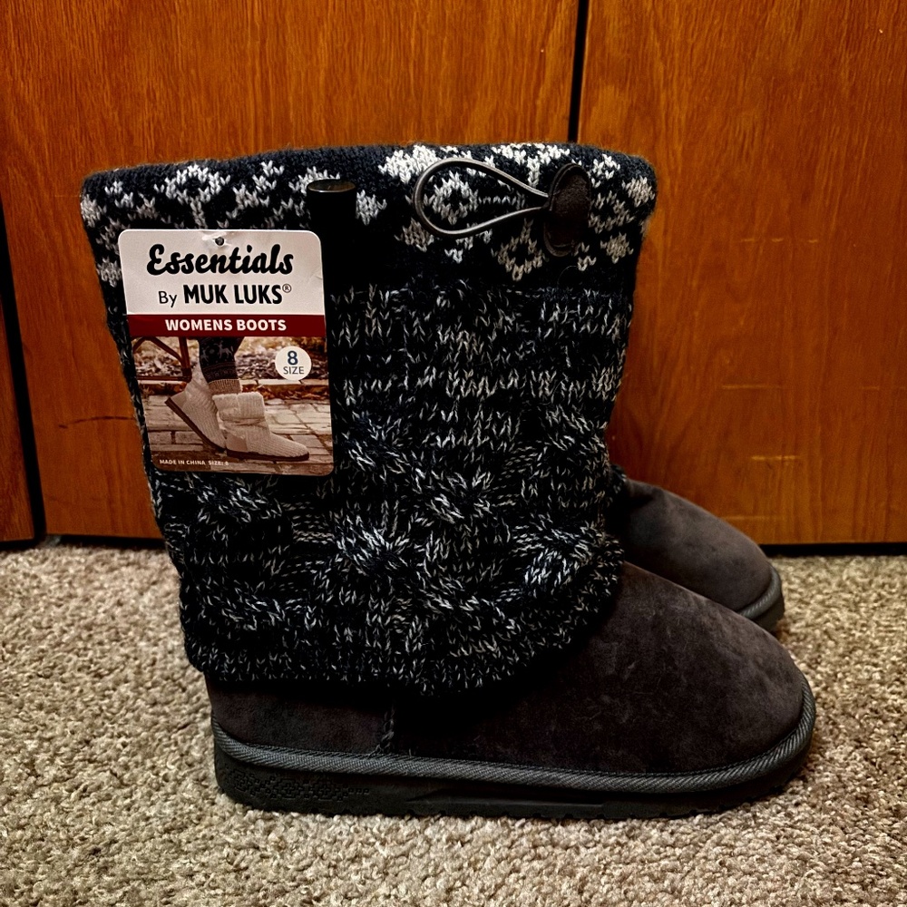 Essentials Boots